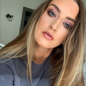 Meet your Posher, Caitlin